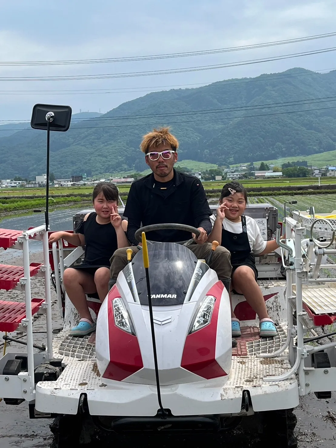 家族で田植えをしました!